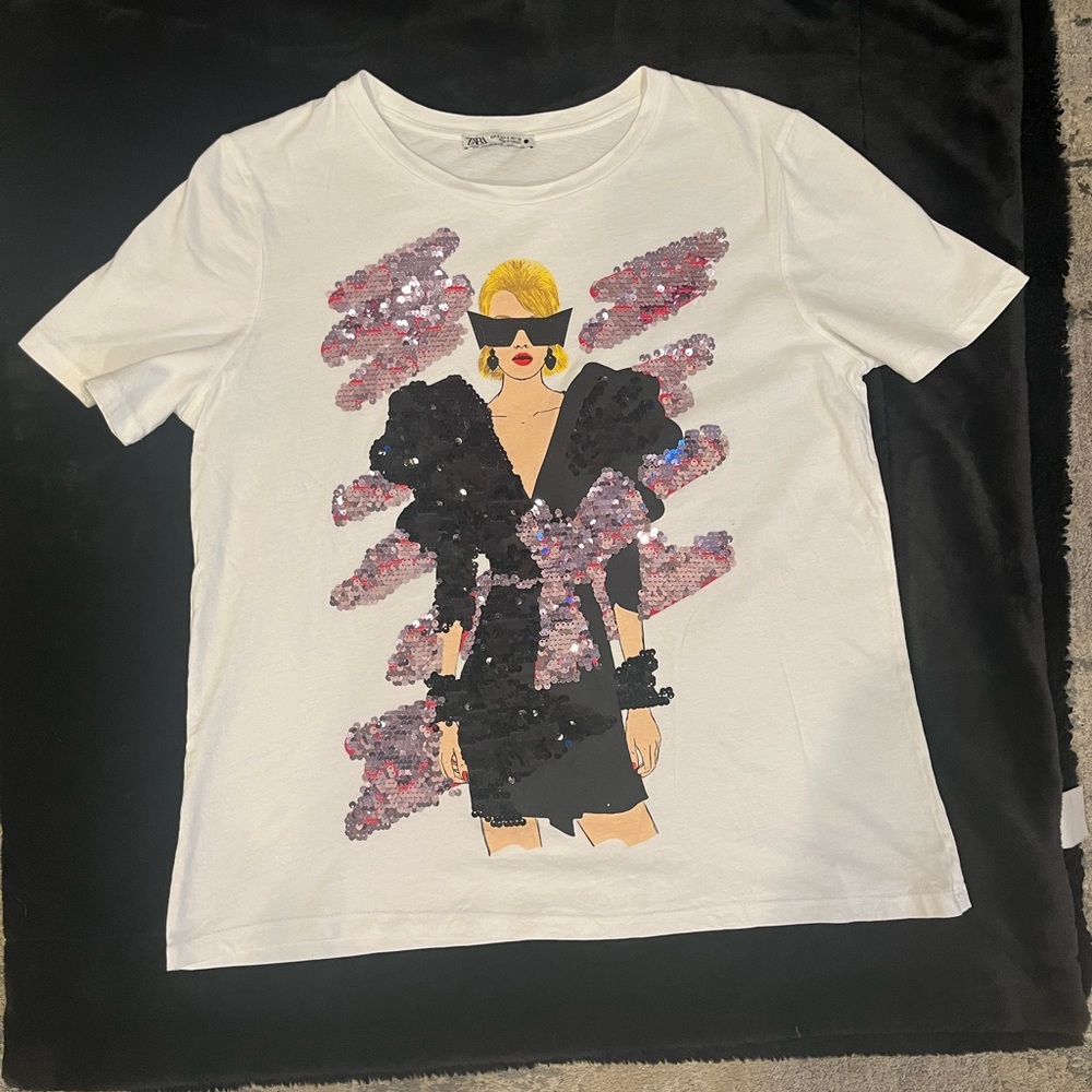 Zara T-Shirt Women’s Size S Made In Turkey Very Cute & Shiny ( new no tags)